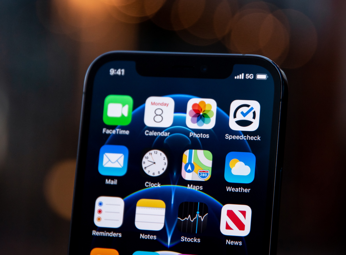 姑苏苹果手机维修分享为什么 iPhone 12 在冬季会自动关机 